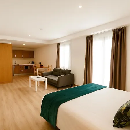 Living X * فونشال